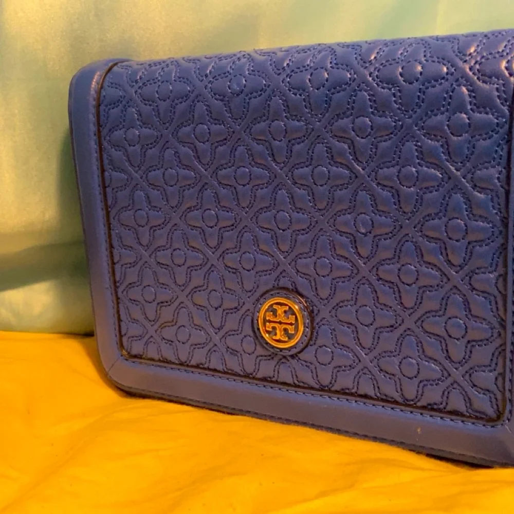Tory Burch hand bag, comes with a strap and a dust bag - Picture 3 of 4